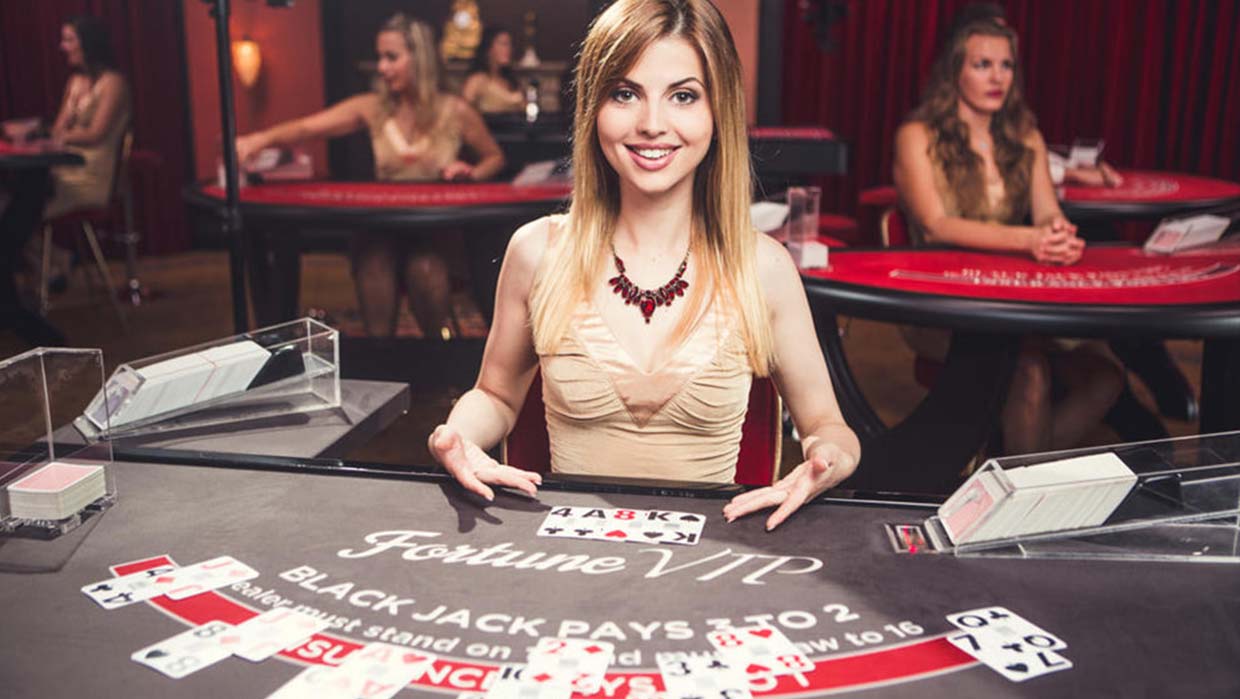 How Live Dealer Online Casinos Recognize Cards?